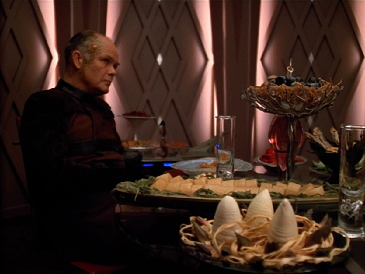 extant_StarTrek_VOY_4x09-YearOfHellPart2_00472.jpg