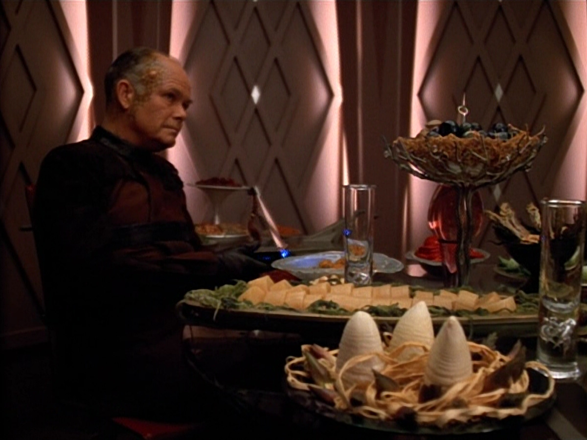 extant_StarTrek_VOY_4x09-YearOfHellPart2_00473.jpg