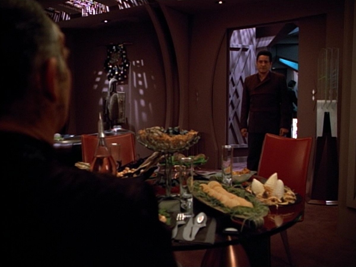 extant_StarTrek_VOY_4x09-YearOfHellPart2_00479.jpg