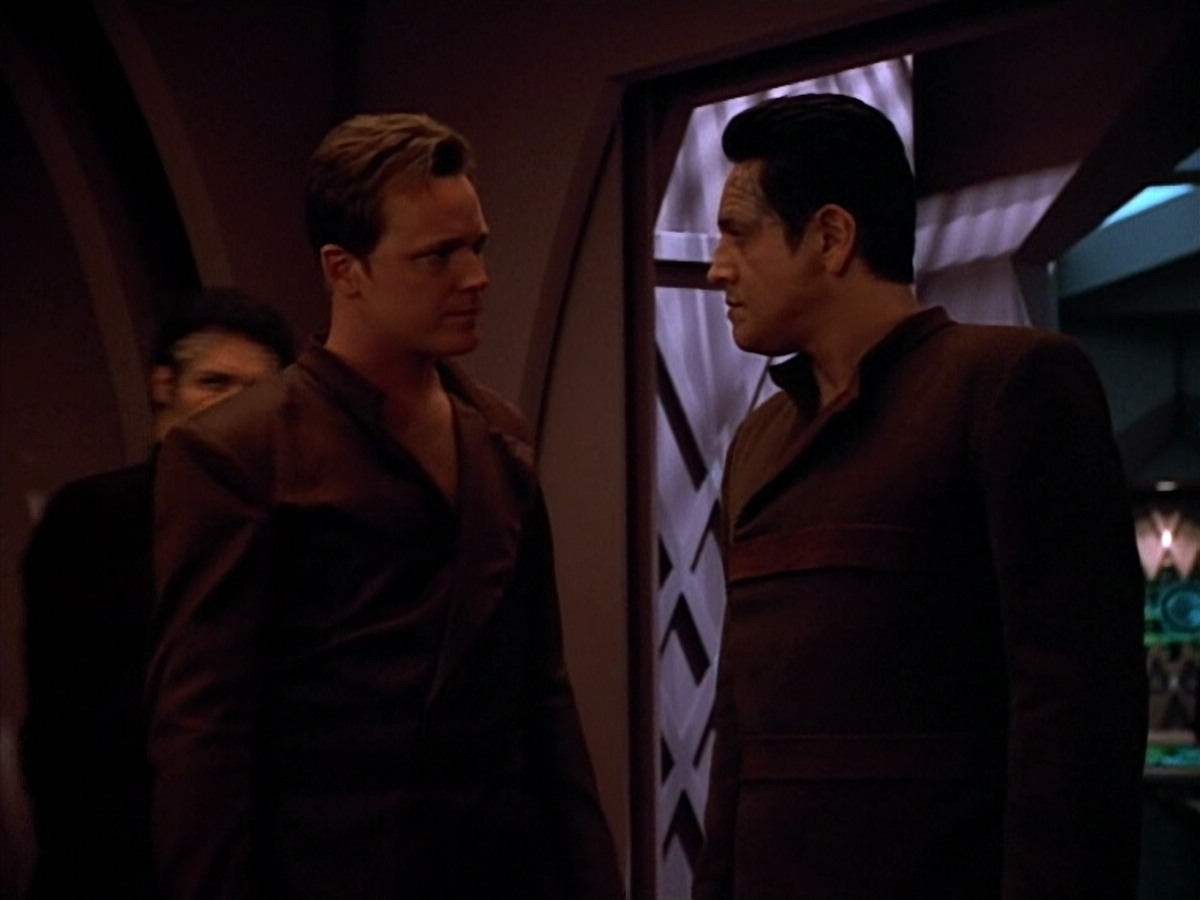 extant_StarTrek_VOY_4x09-YearOfHellPart2_00523.jpg