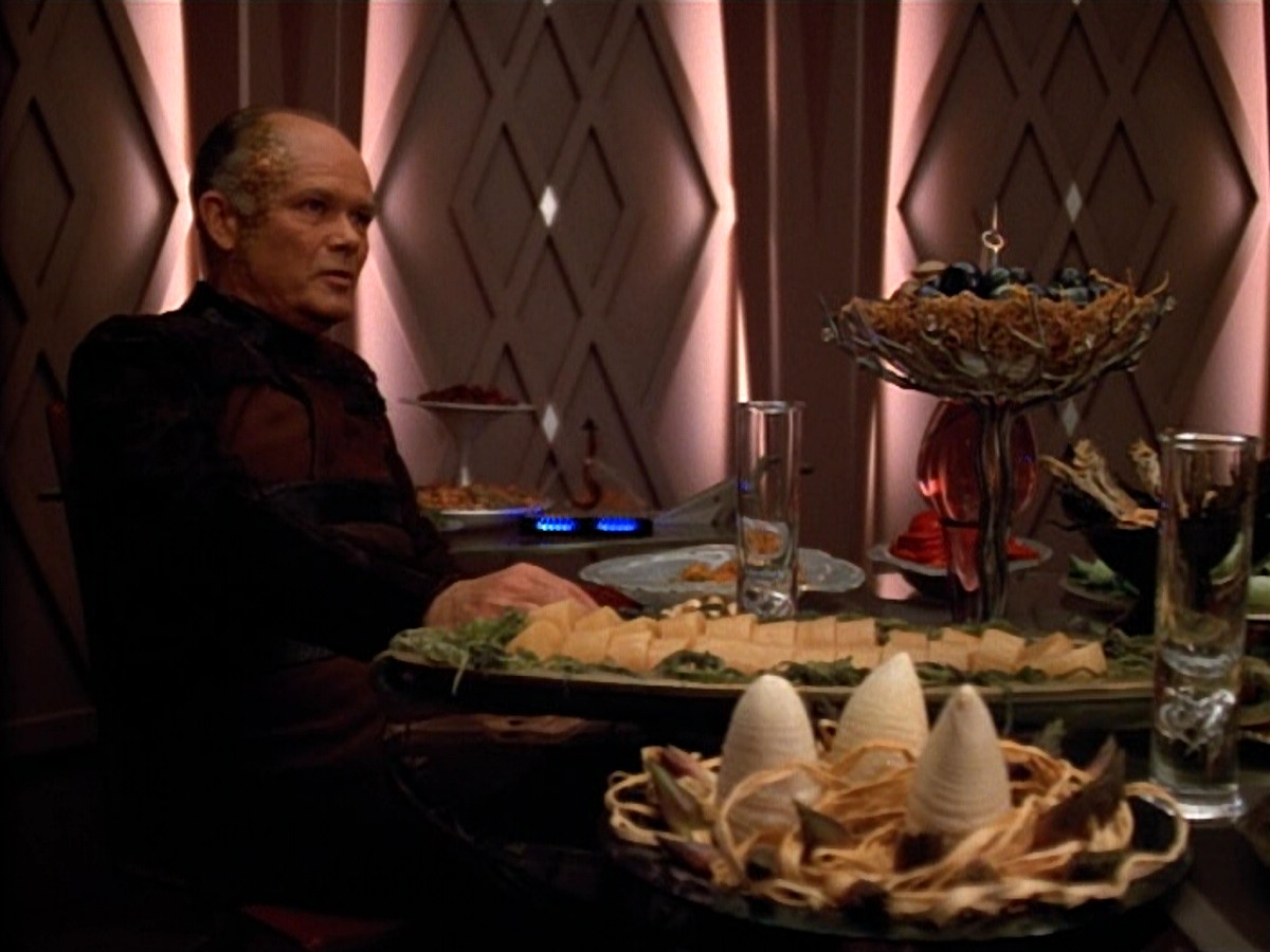 extant_StarTrek_VOY_4x09-YearOfHellPart2_00529.jpg