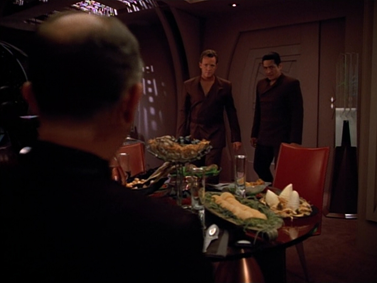 extant_StarTrek_VOY_4x09-YearOfHellPart2_00537.jpg