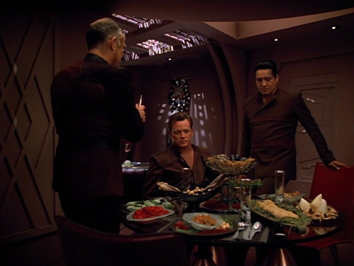 extant_StarTrek_VOY_4x09-YearOfHellPart2_00543.jpg