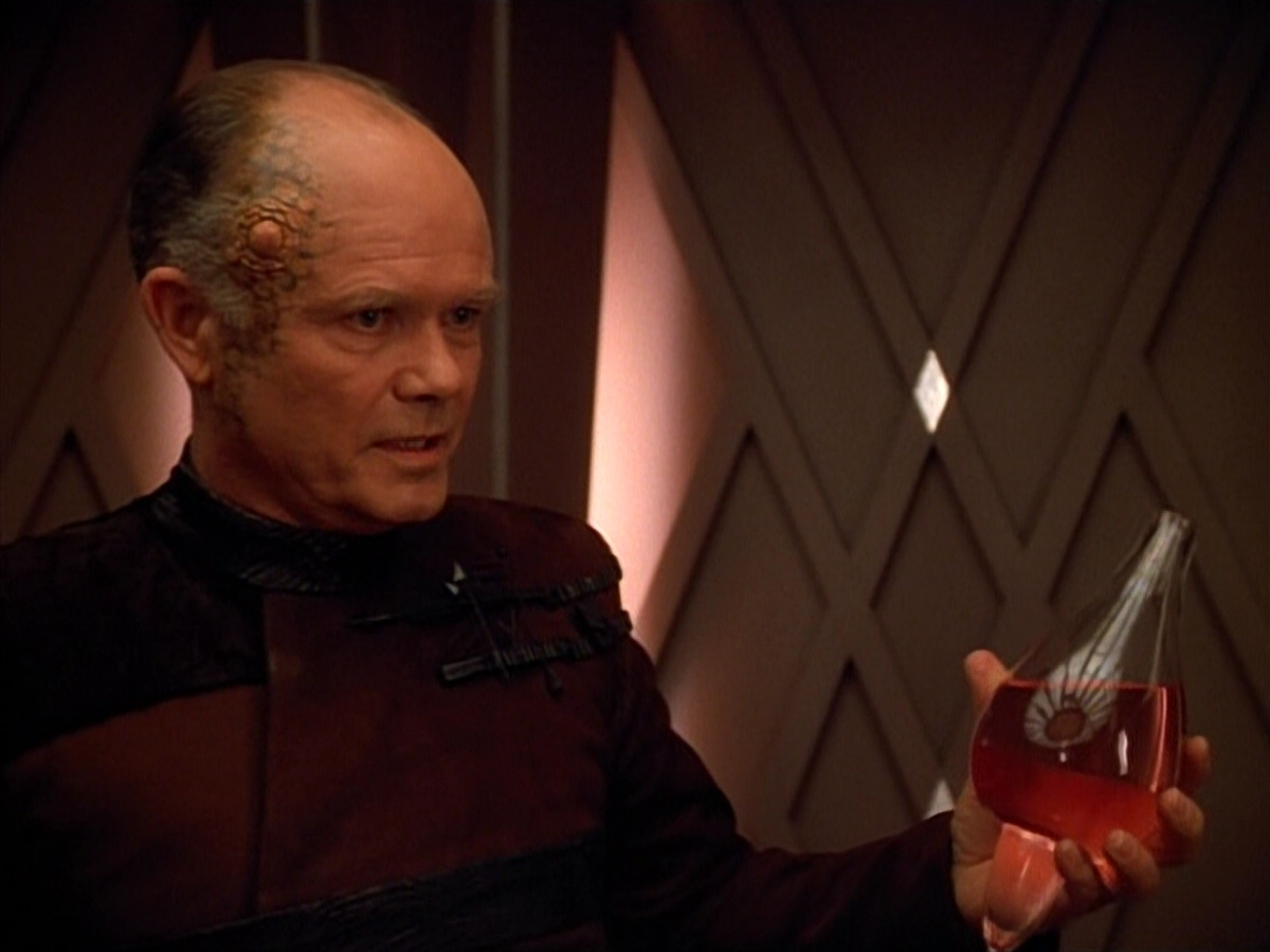 extant_StarTrek_VOY_4x09-YearOfHellPart2_00548.jpg