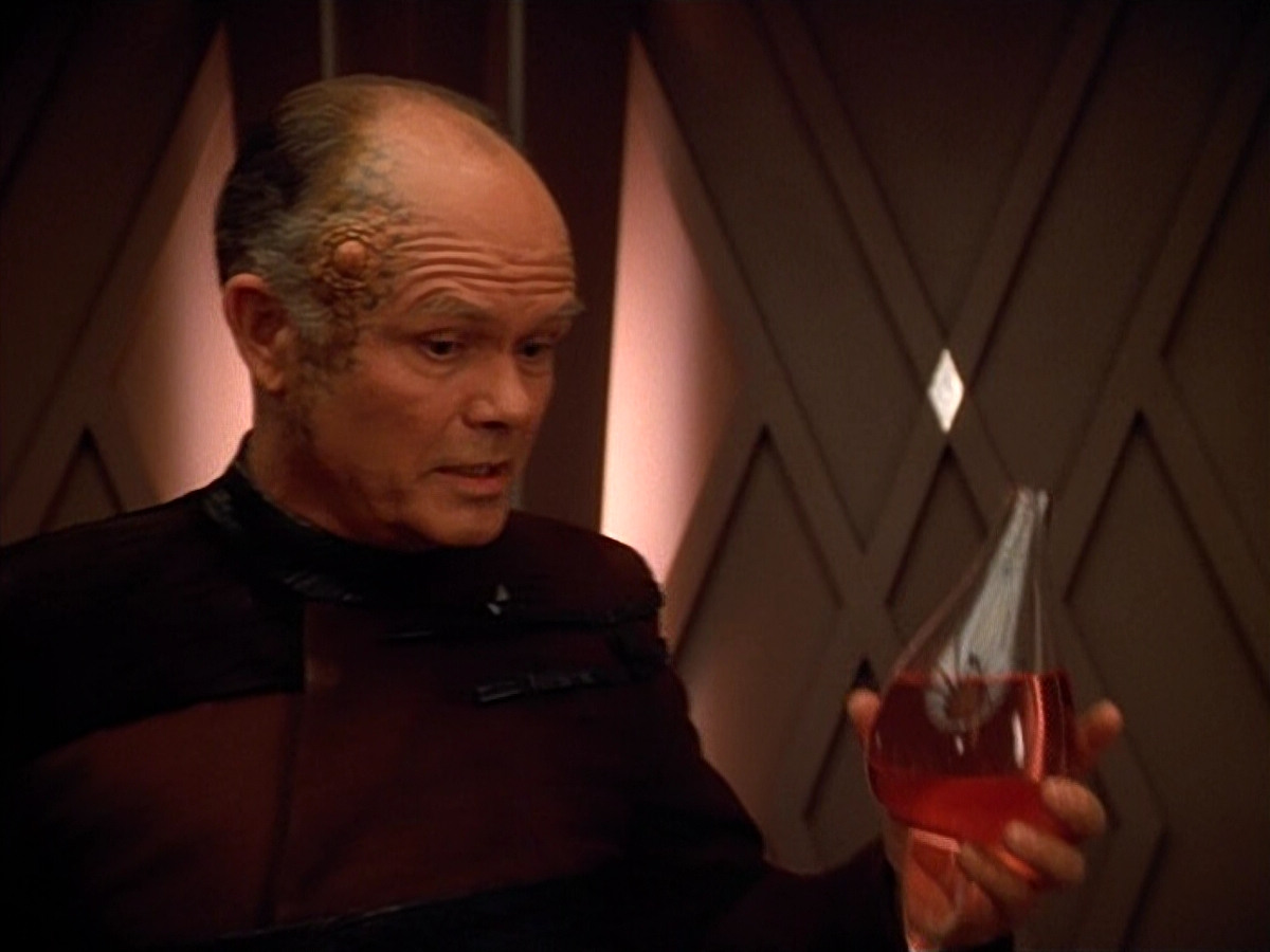 extant_StarTrek_VOY_4x09-YearOfHellPart2_00550.jpg