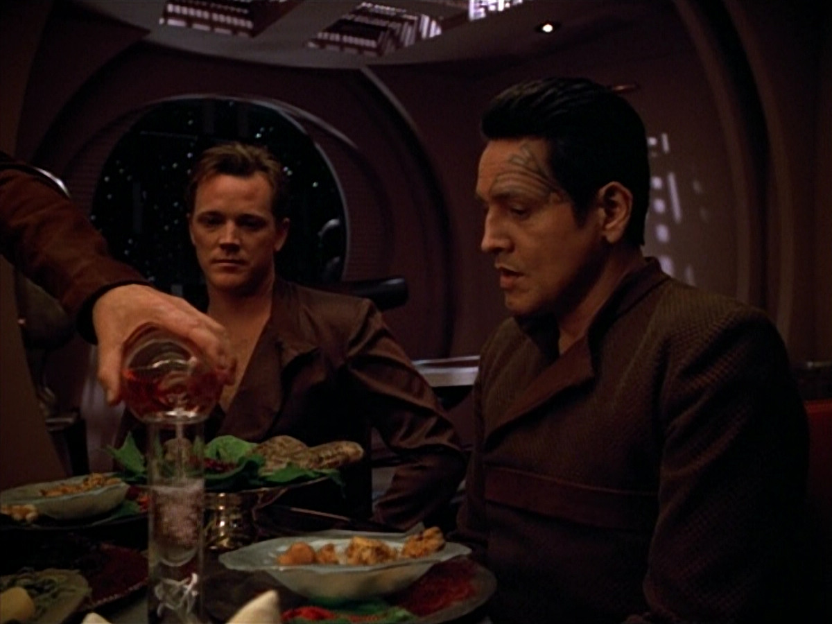 extant_StarTrek_VOY_4x09-YearOfHellPart2_00556.jpg