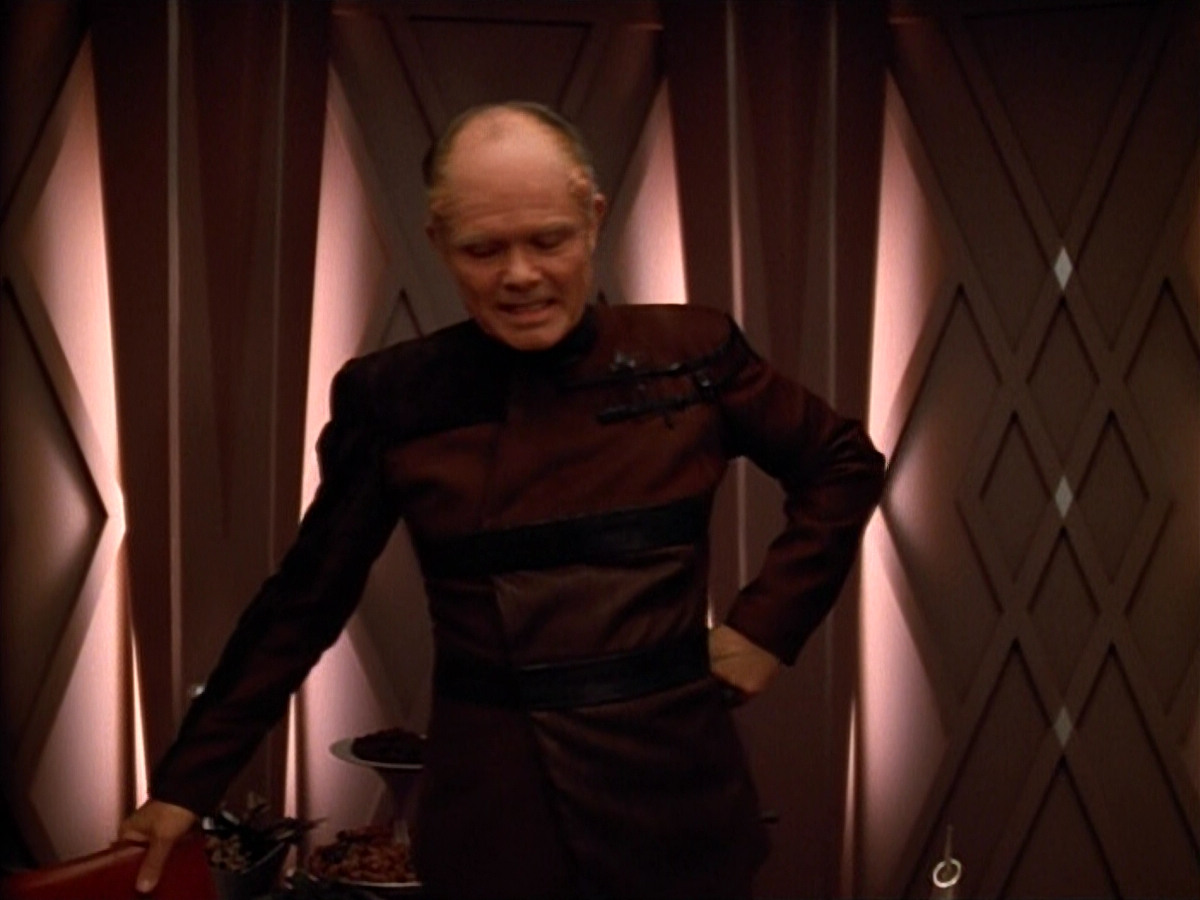 extant_StarTrek_VOY_4x09-YearOfHellPart2_00586.jpg