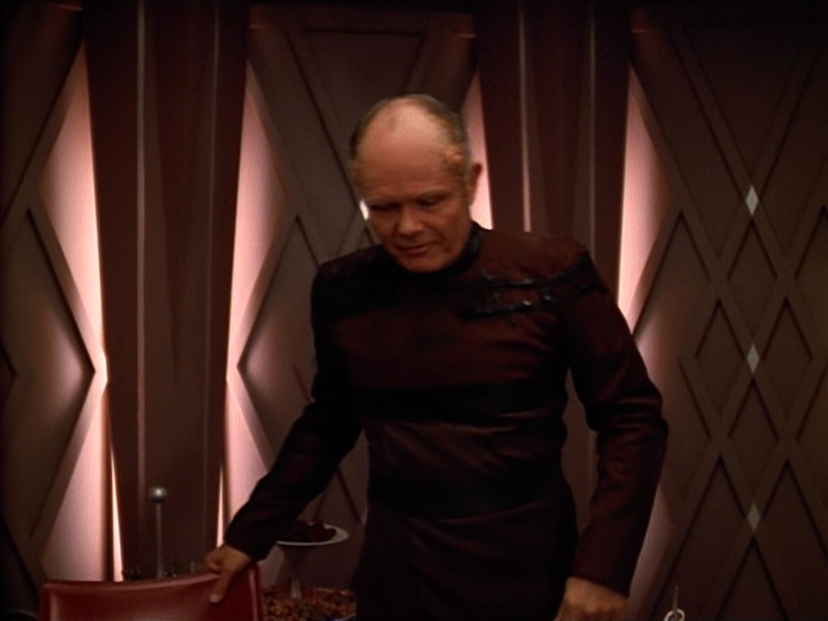 extant_StarTrek_VOY_4x09-YearOfHellPart2_00587.jpg