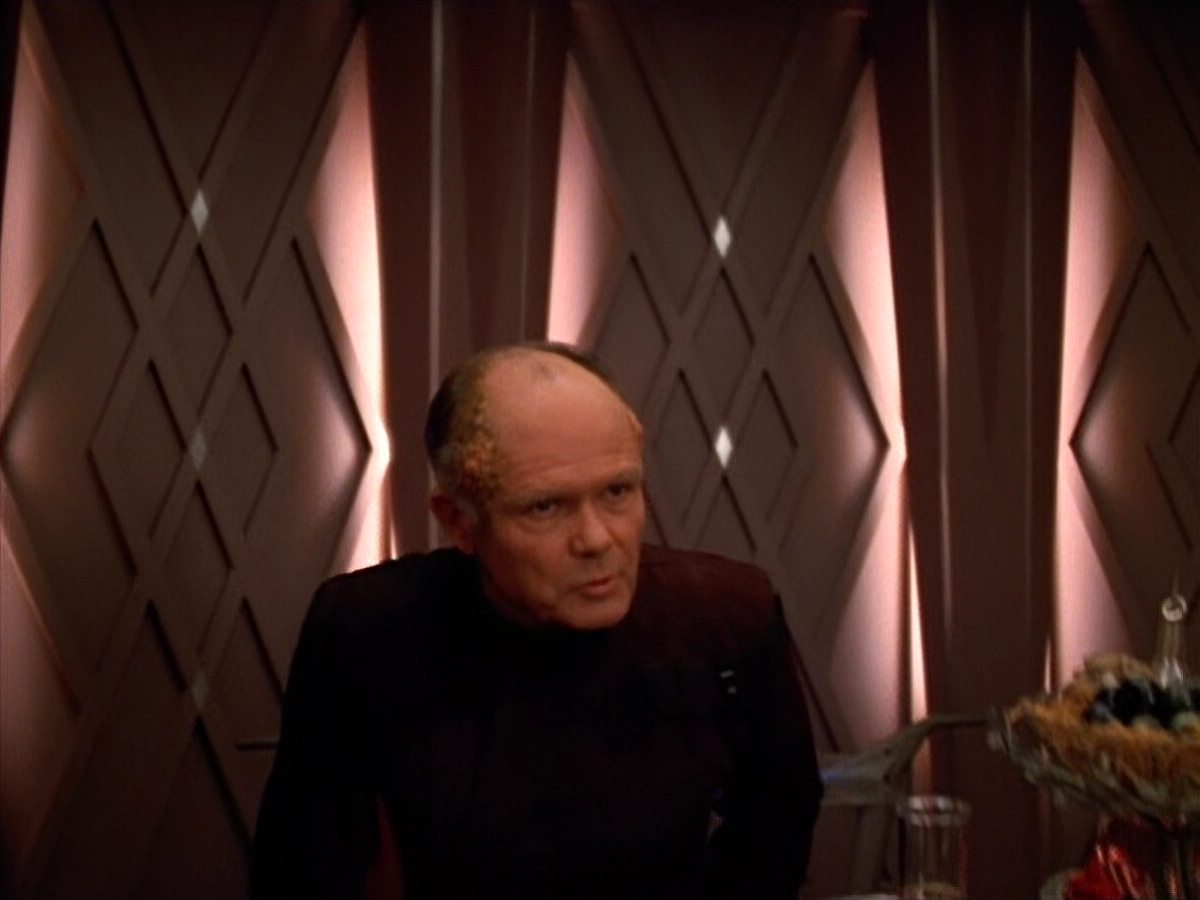 extant_StarTrek_VOY_4x09-YearOfHellPart2_00590.jpg