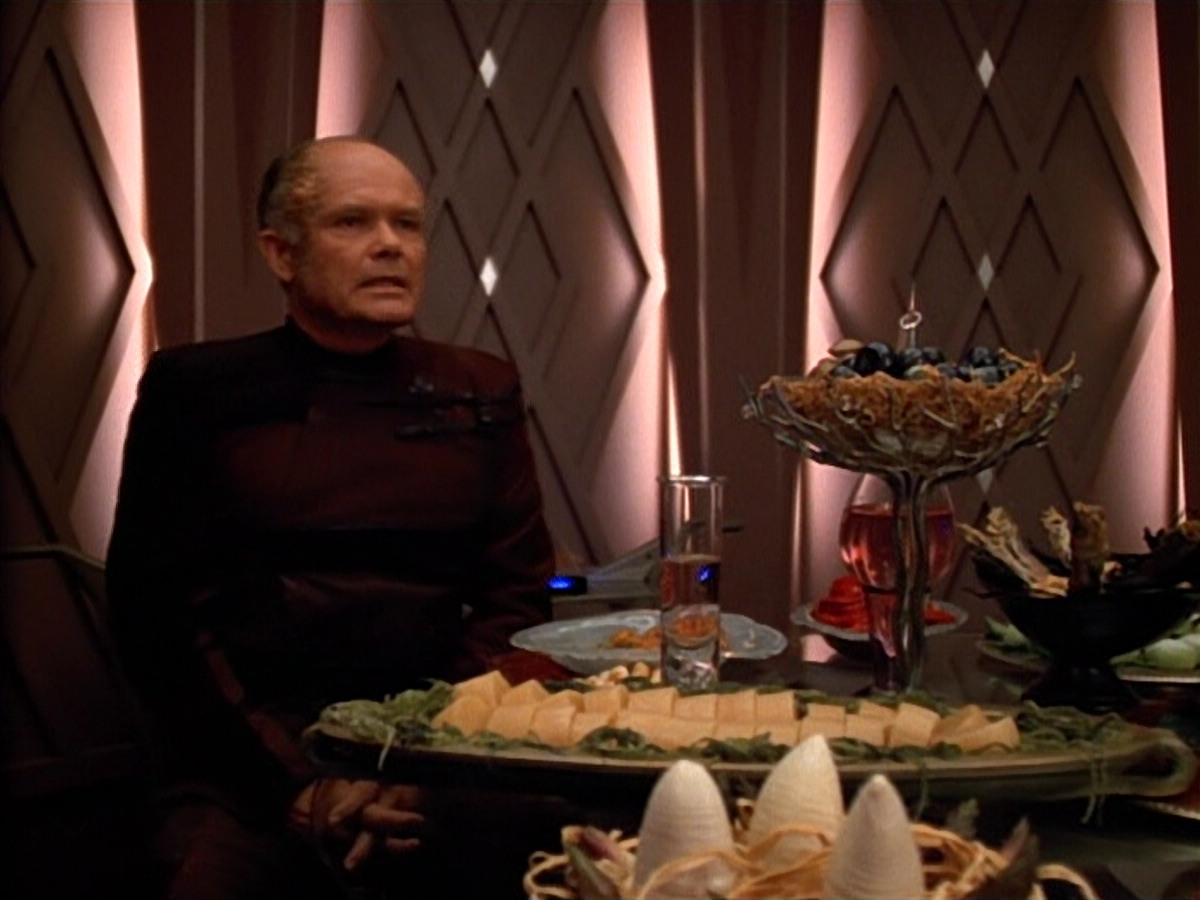 extant_StarTrek_VOY_4x09-YearOfHellPart2_00594.jpg