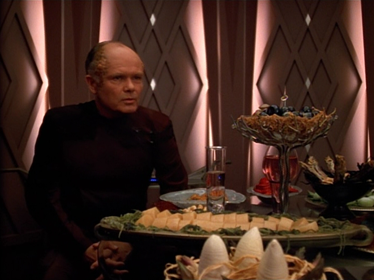 extant_StarTrek_VOY_4x09-YearOfHellPart2_00595.jpg