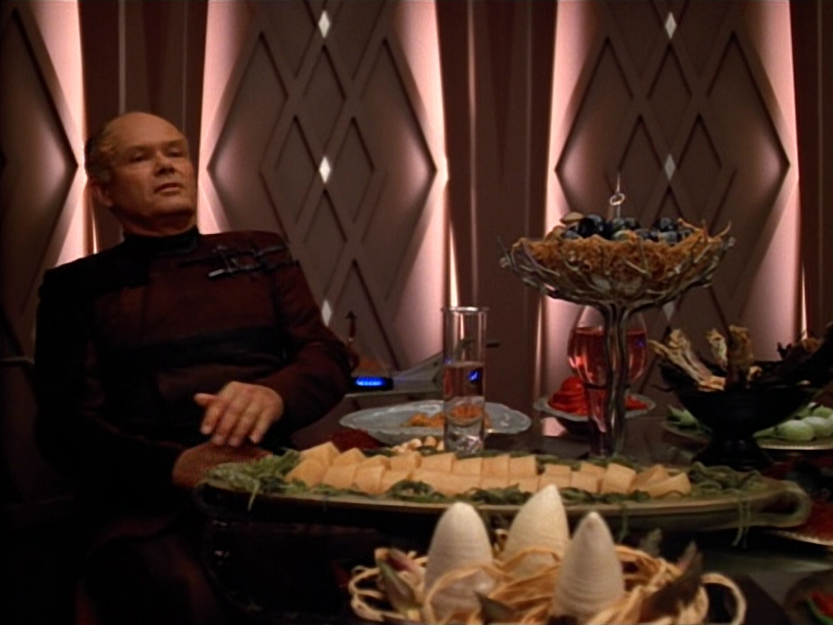 extant_StarTrek_VOY_4x09-YearOfHellPart2_00620.jpg