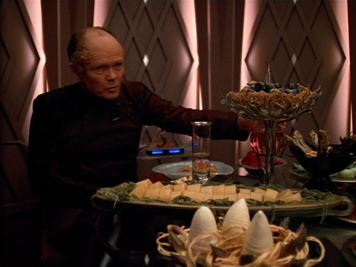 extant_StarTrek_VOY_4x09-YearOfHellPart2_00636.jpg