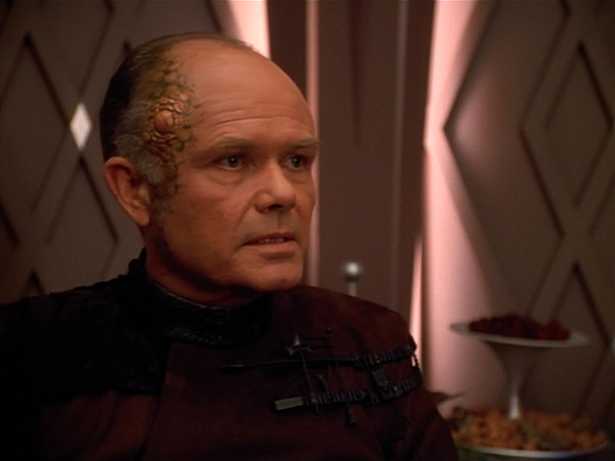 extant_StarTrek_VOY_4x09-YearOfHellPart2_00662.jpg