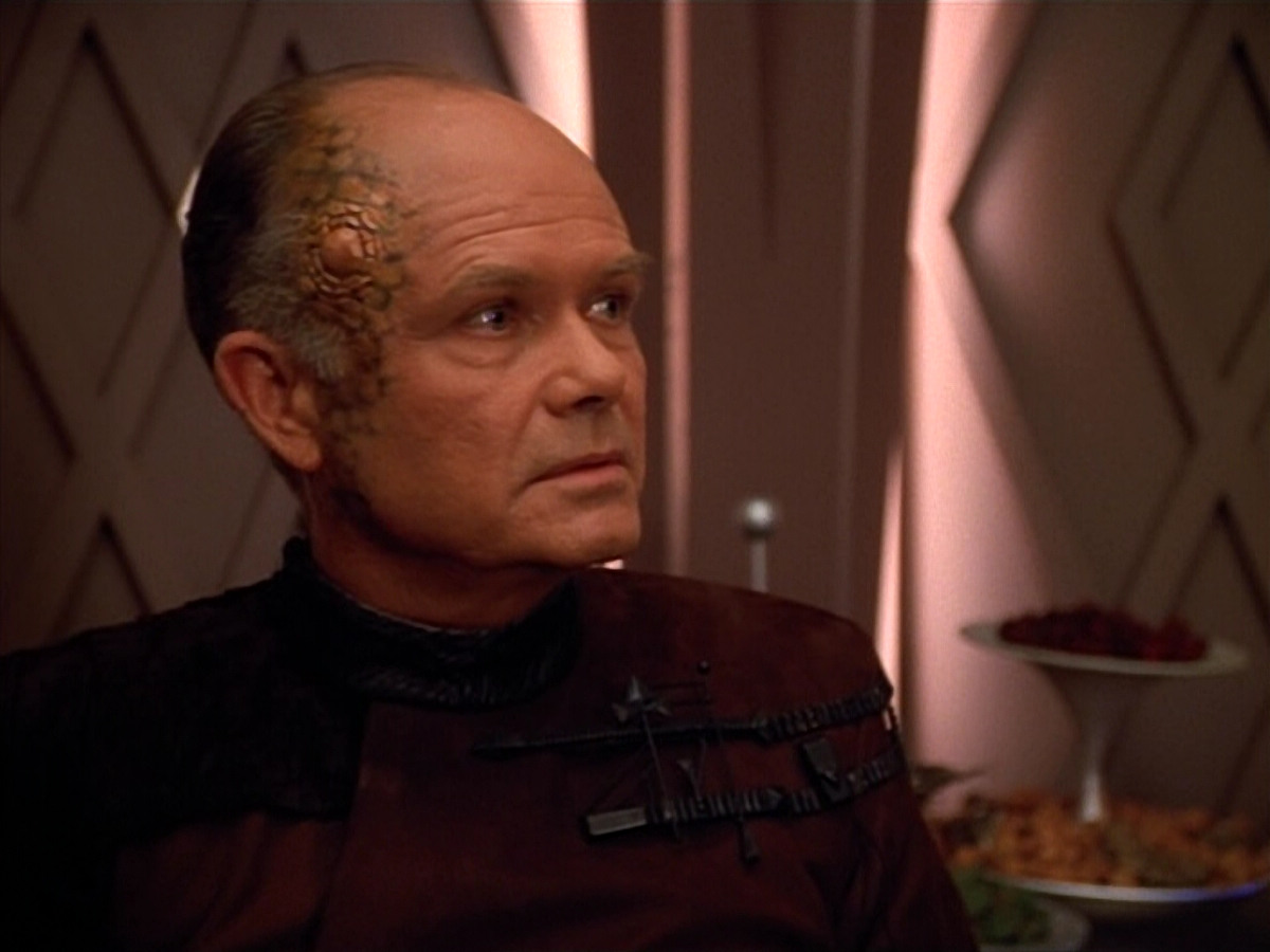 extant_StarTrek_VOY_4x09-YearOfHellPart2_00671.jpg