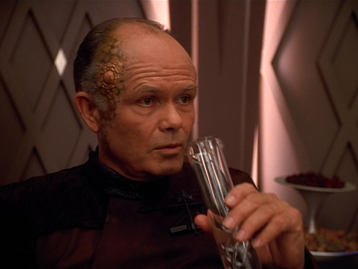 extant_StarTrek_VOY_4x09-YearOfHellPart2_00719.jpg