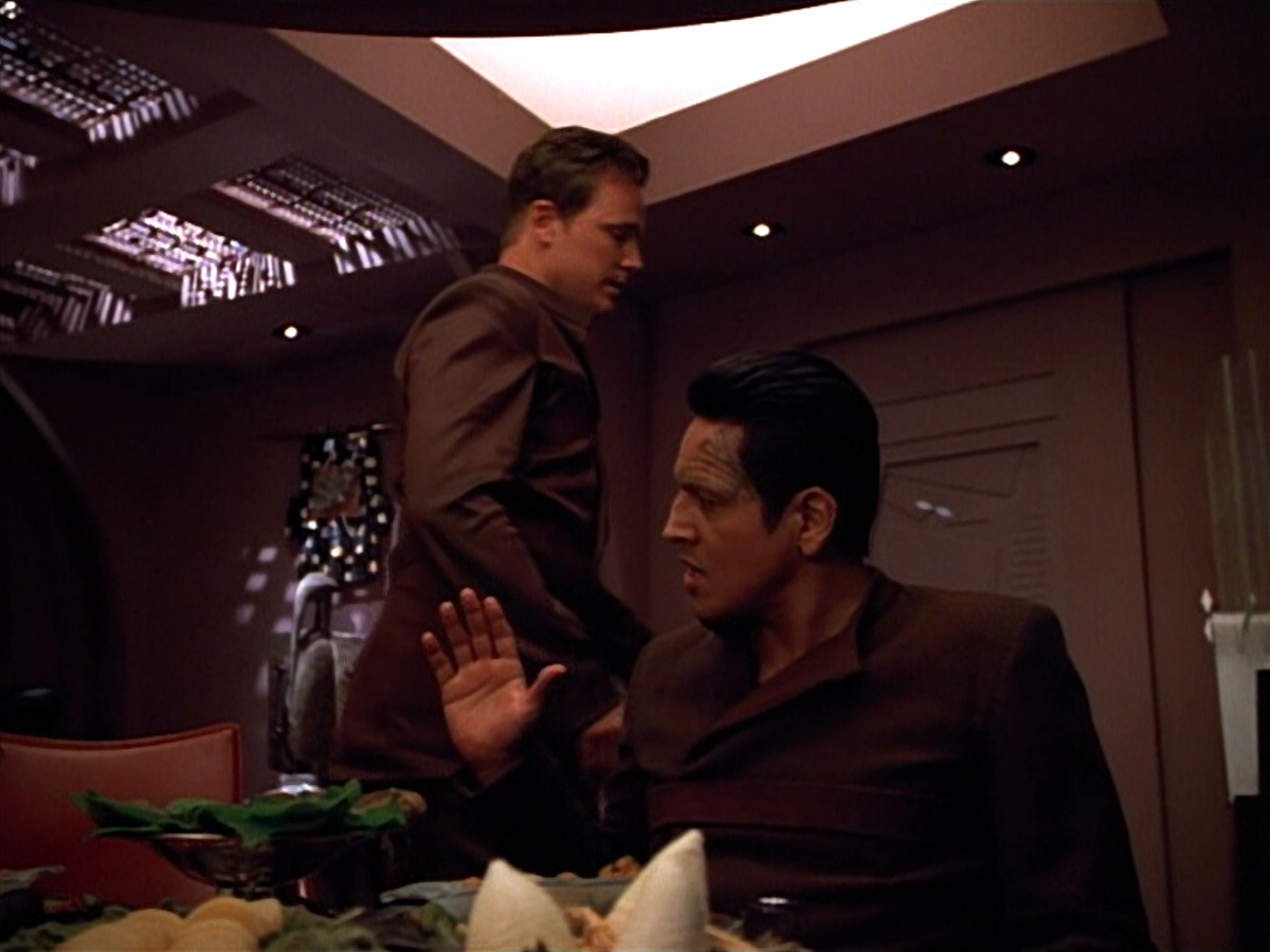extant_StarTrek_VOY_4x09-YearOfHellPart2_00779.jpg