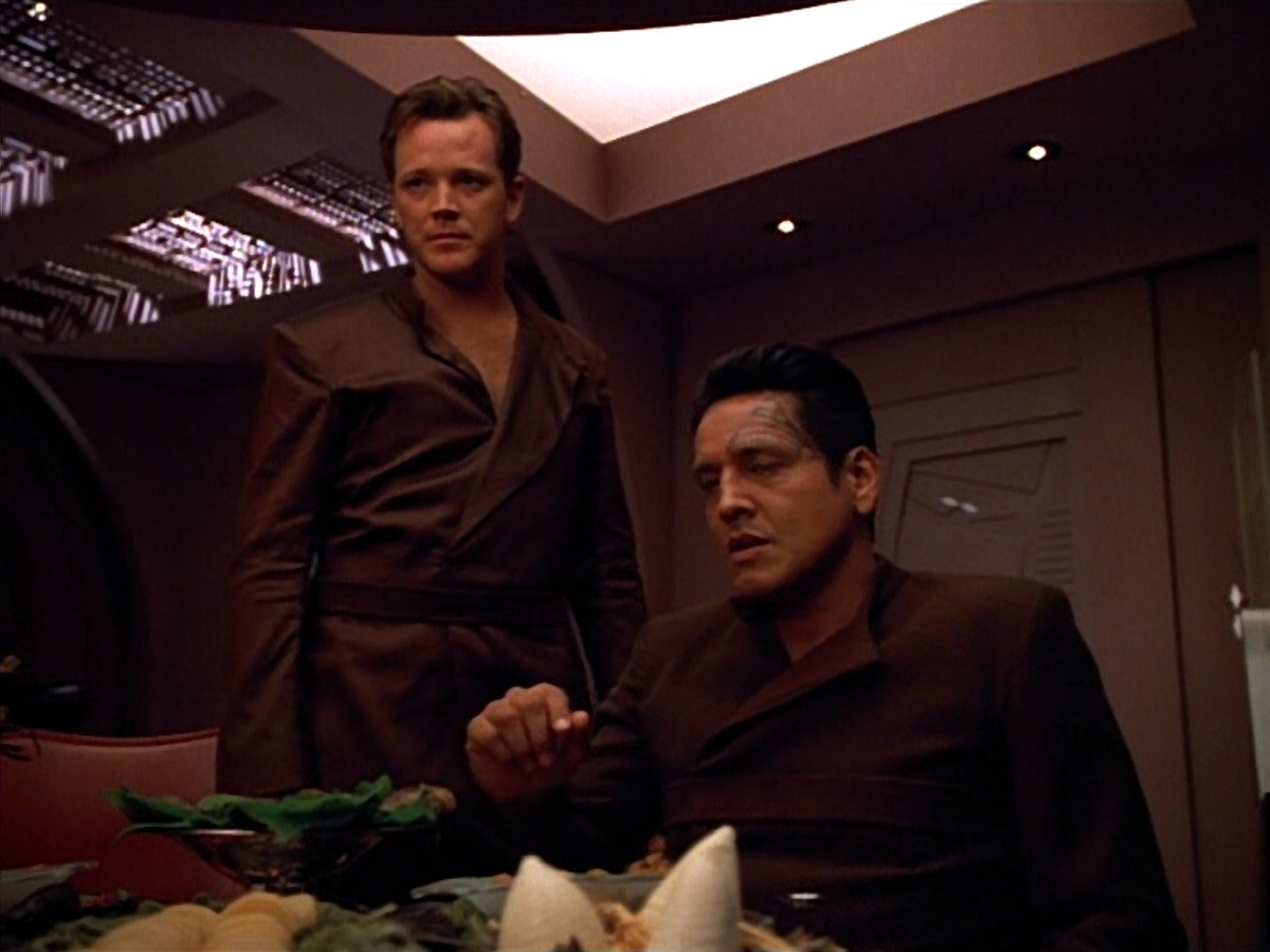 extant_StarTrek_VOY_4x09-YearOfHellPart2_00783.jpg