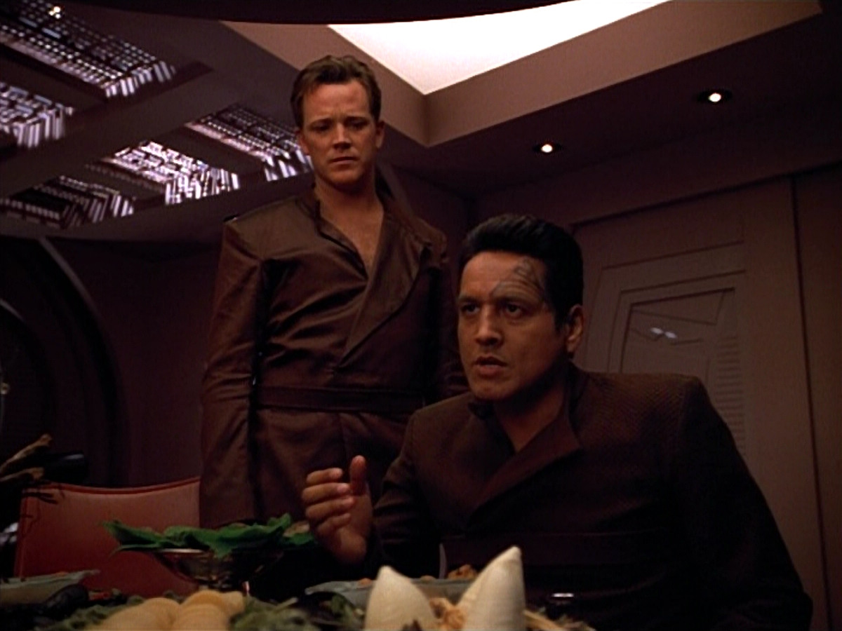 extant_StarTrek_VOY_4x09-YearOfHellPart2_00796.jpg
