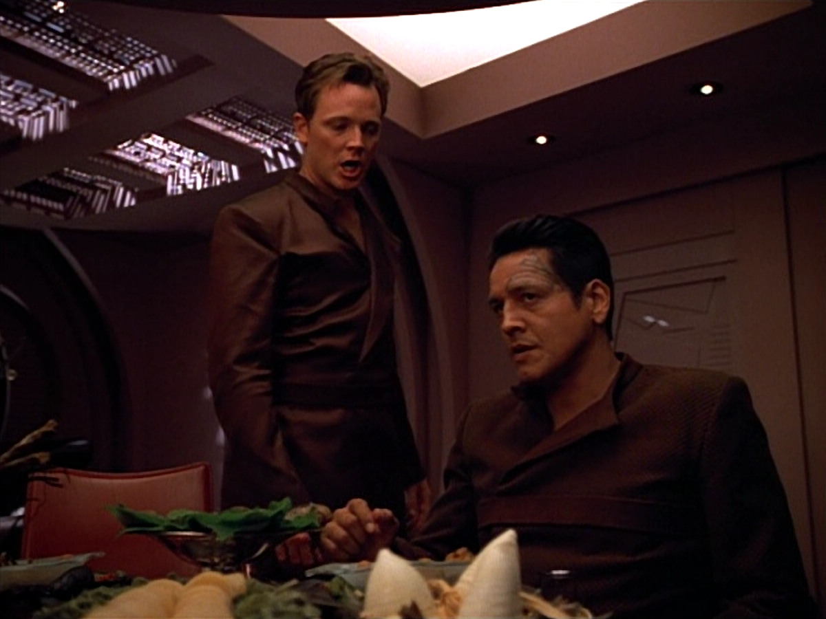 extant_StarTrek_VOY_4x09-YearOfHellPart2_00814.jpg
