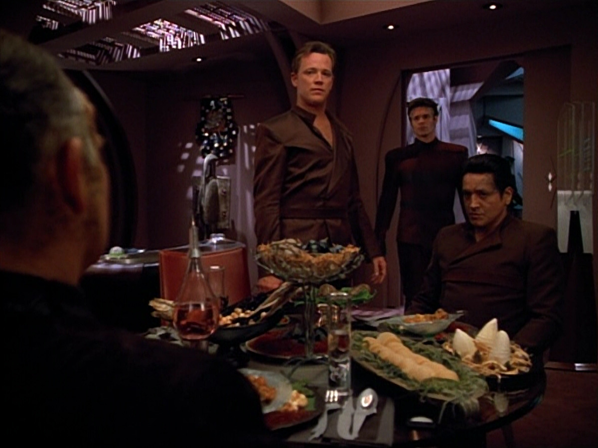 extant_StarTrek_VOY_4x09-YearOfHellPart2_00837.jpg