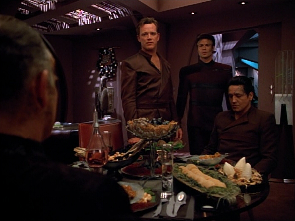 extant_StarTrek_VOY_4x09-YearOfHellPart2_00839.jpg