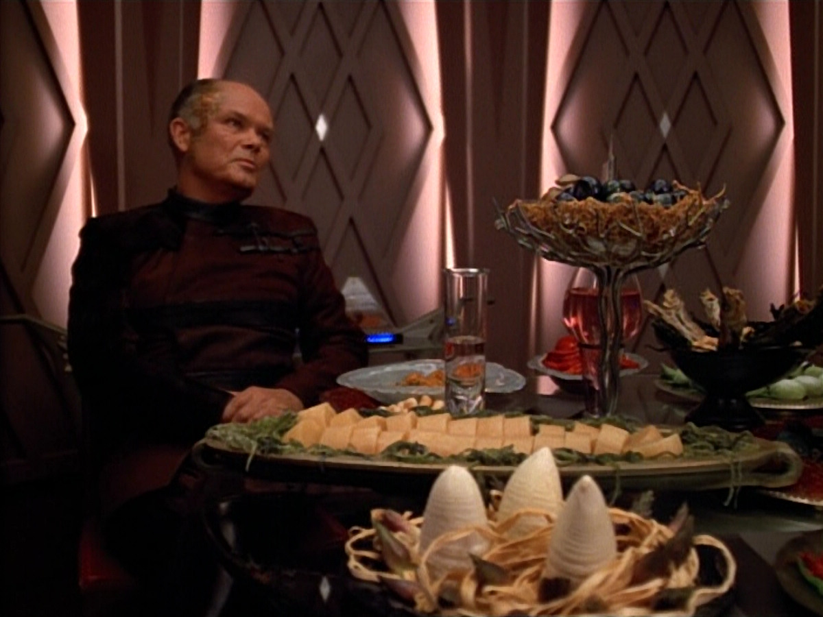 extant_StarTrek_VOY_4x09-YearOfHellPart2_00843.jpg