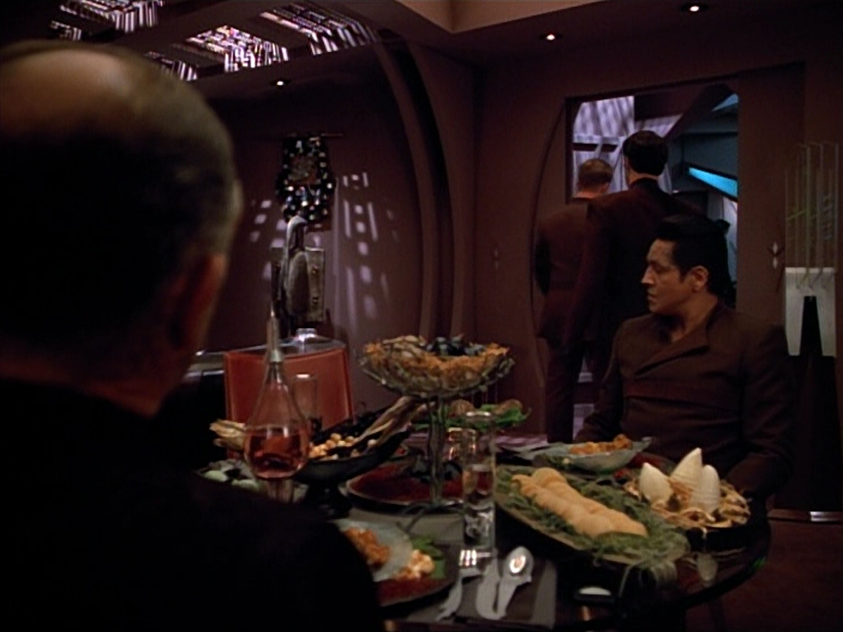extant_StarTrek_VOY_4x09-YearOfHellPart2_00859.jpg