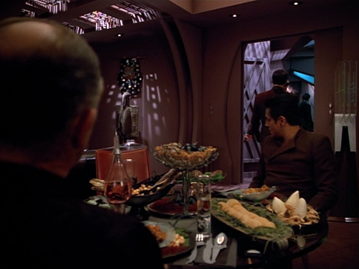 extant_StarTrek_VOY_4x09-YearOfHellPart2_00860.jpg