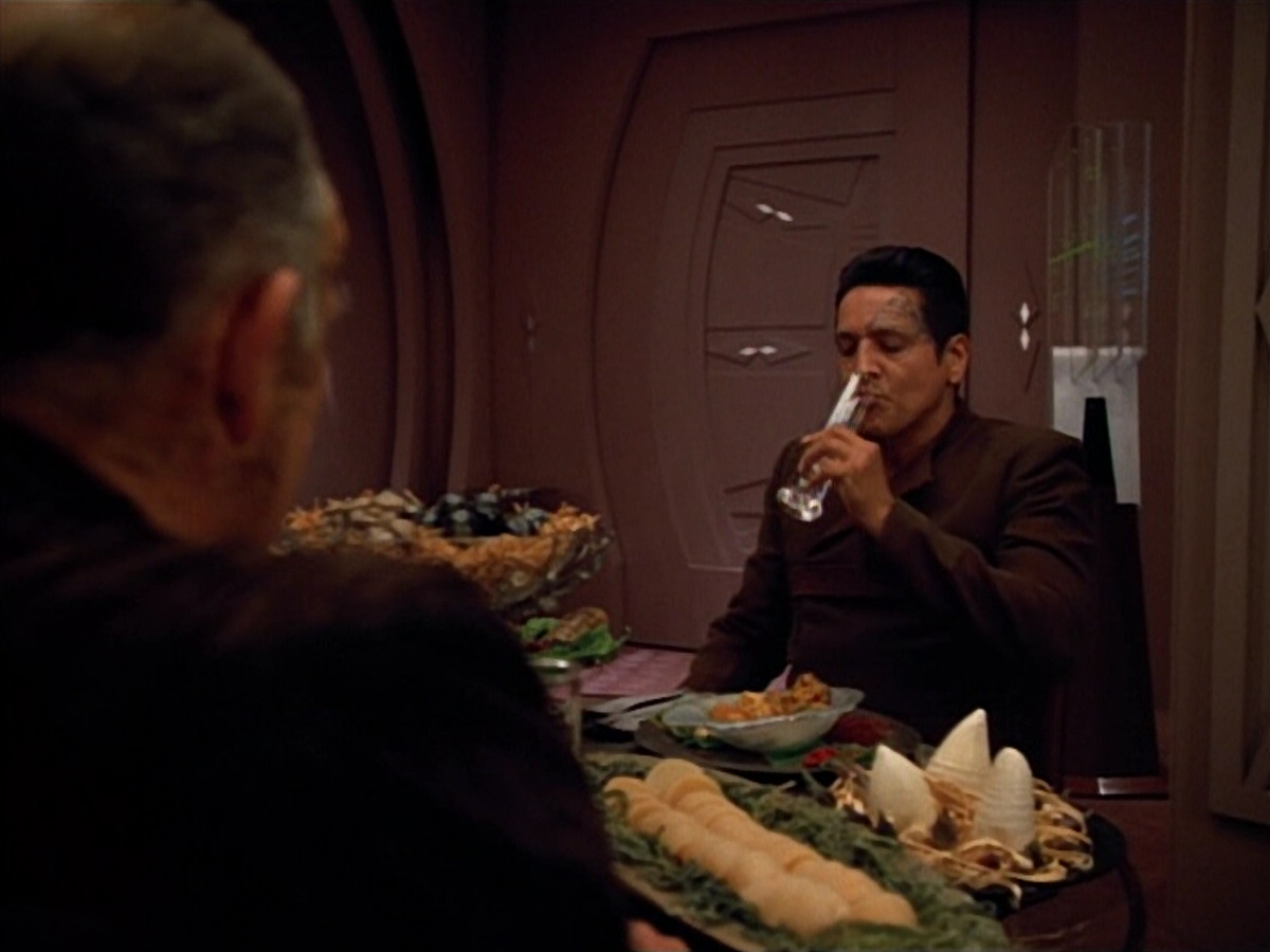 extant_StarTrek_VOY_4x09-YearOfHellPart2_00869.jpg