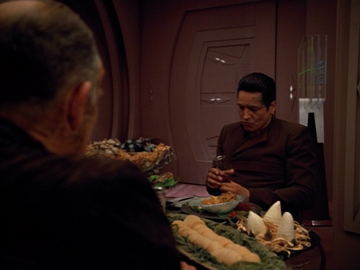 extant_StarTrek_VOY_4x09-YearOfHellPart2_00870.jpg