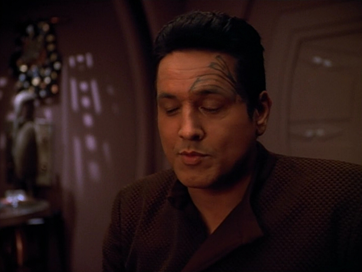 extant_StarTrek_VOY_4x09-YearOfHellPart2_00881.jpg