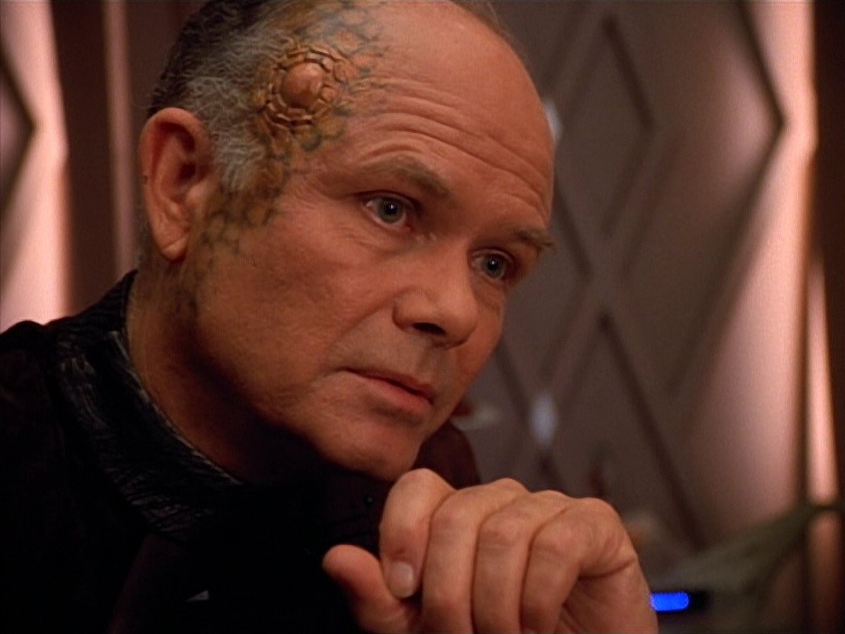extant_StarTrek_VOY_4x09-YearOfHellPart2_00909.jpg