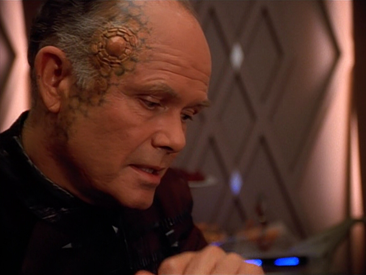 extant_StarTrek_VOY_4x09-YearOfHellPart2_00911.jpg