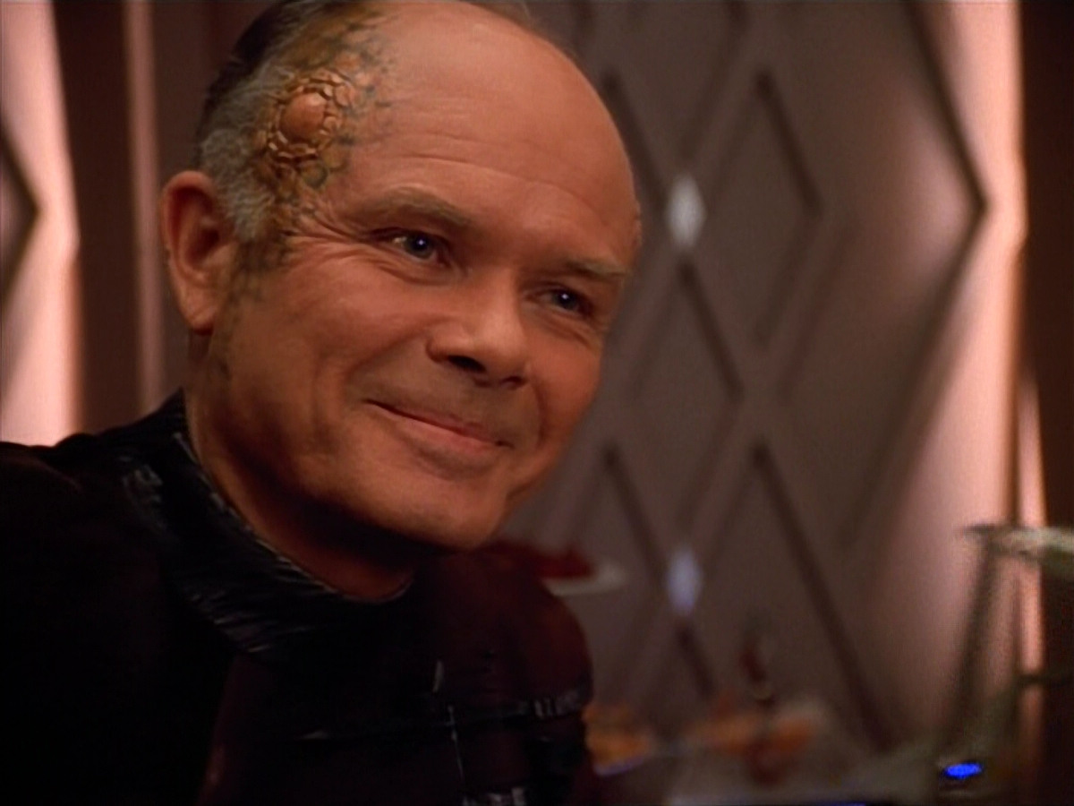 extant_StarTrek_VOY_4x09-YearOfHellPart2_00923.jpg