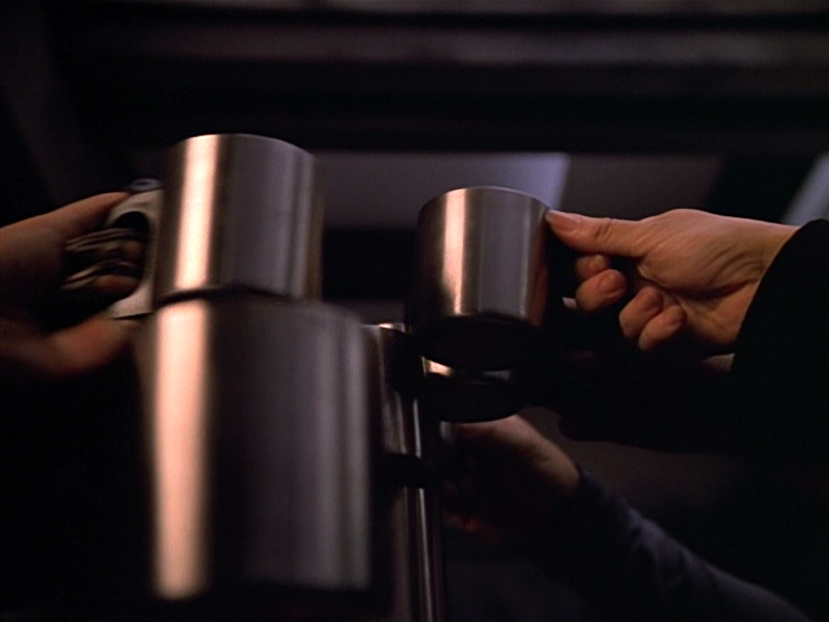 extant_StarTrek_VOY_4x09-YearOfHellPart2_00928.jpg