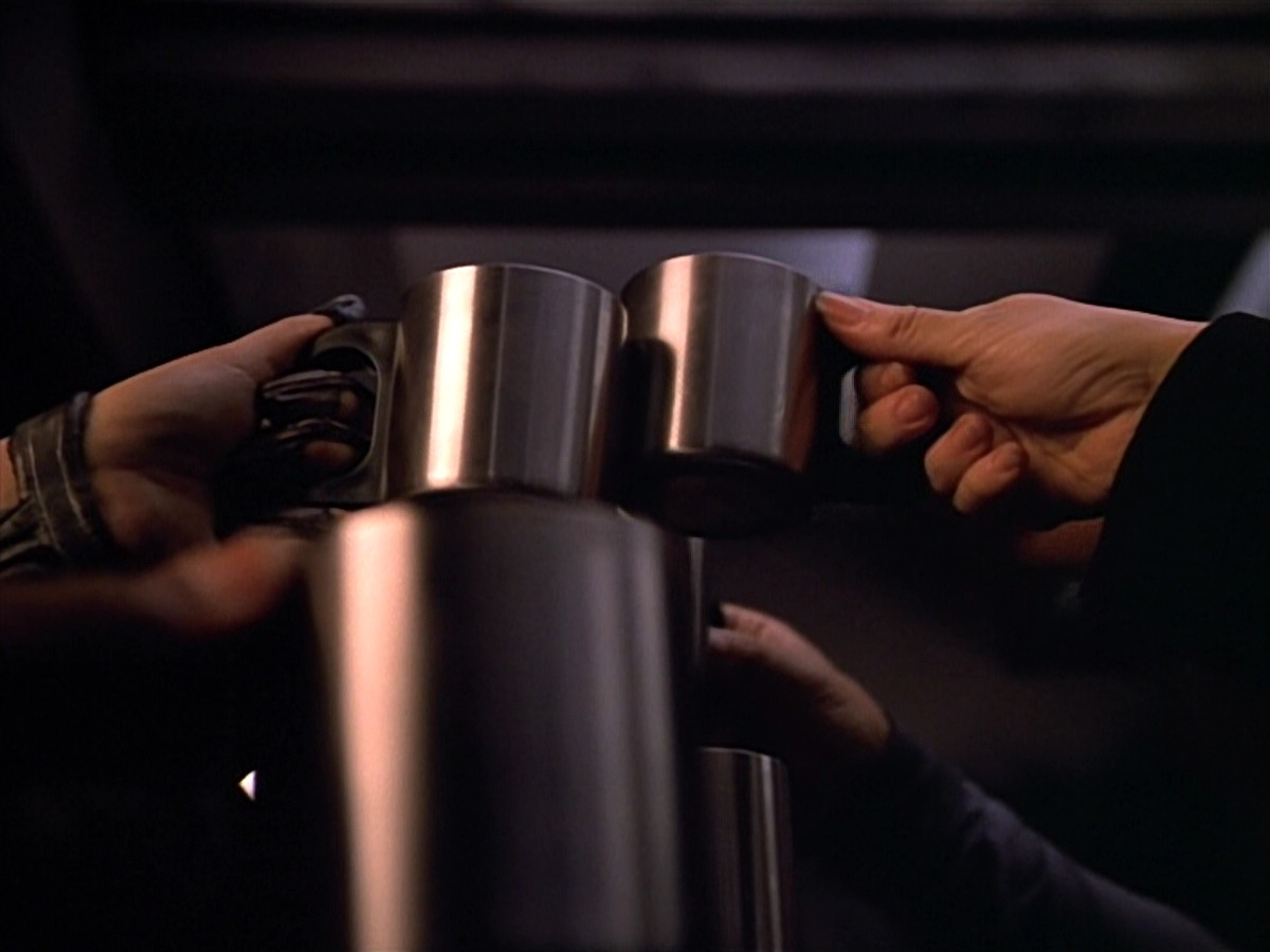 extant_StarTrek_VOY_4x09-YearOfHellPart2_00929.jpg