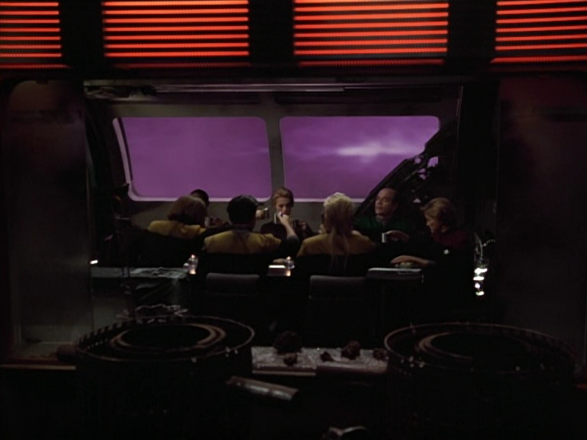 extant_StarTrek_VOY_4x09-YearOfHellPart2_00931.jpg
