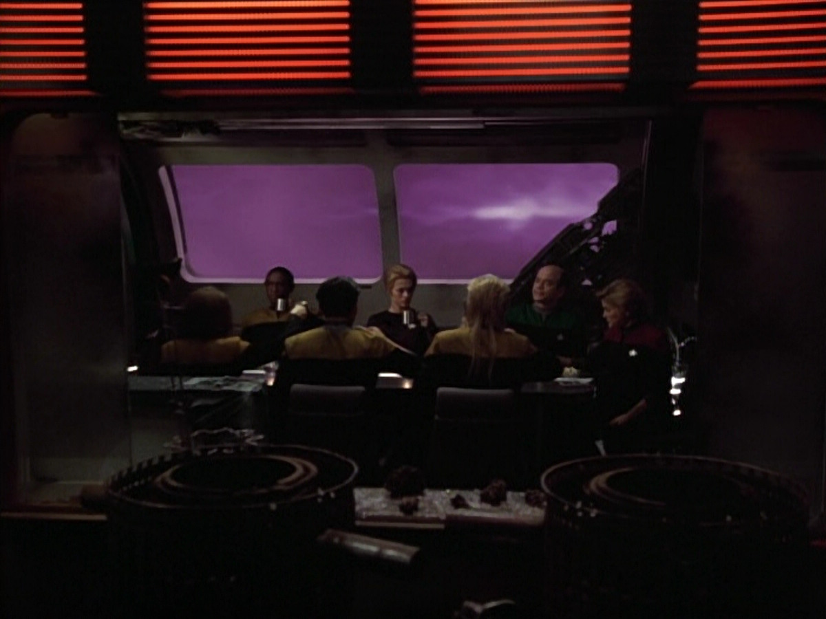 extant_StarTrek_VOY_4x09-YearOfHellPart2_00932.jpg
