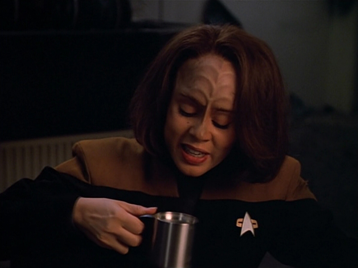 extant_StarTrek_VOY_4x09-YearOfHellPart2_00960.jpg
