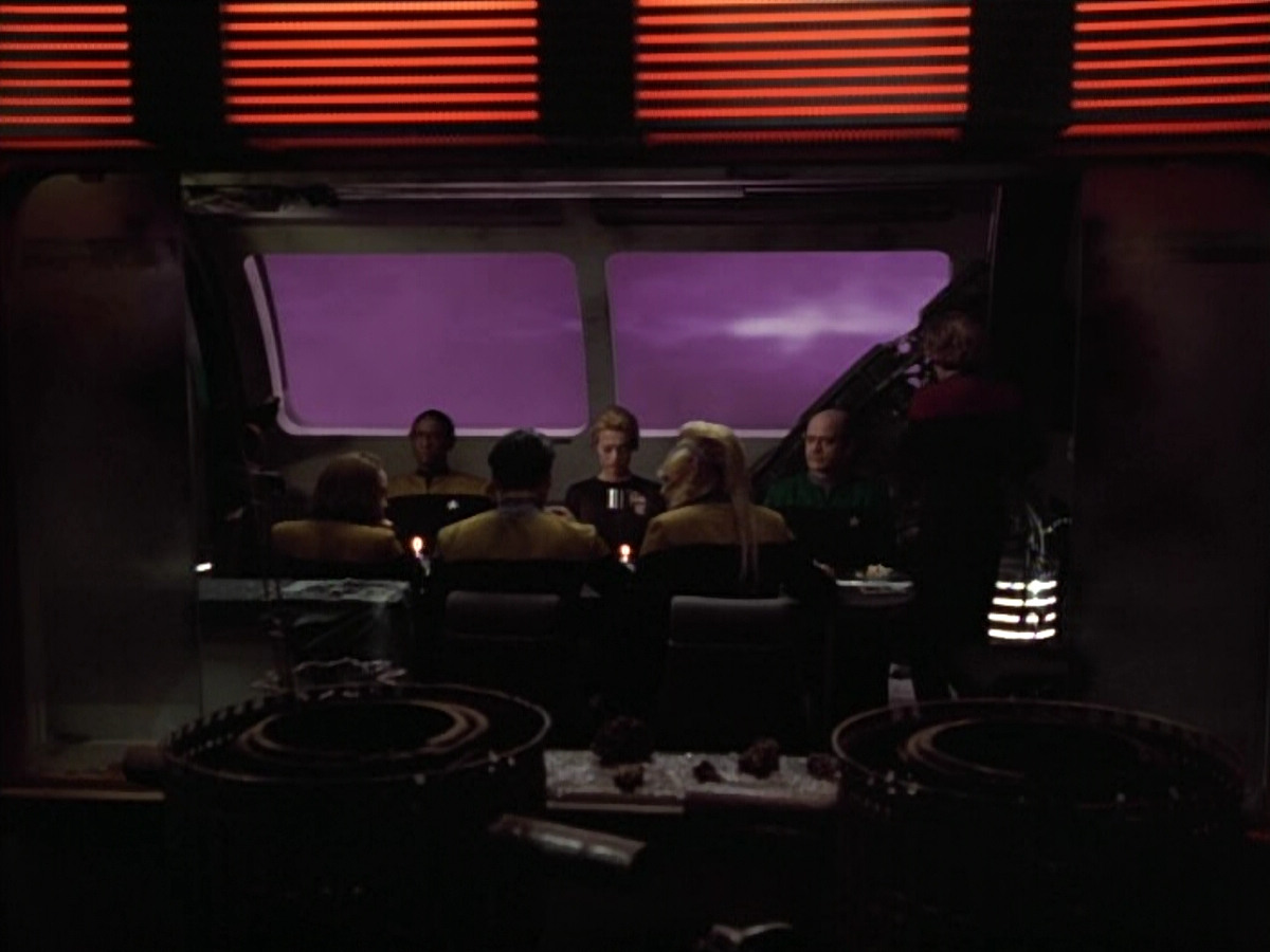 extant_StarTrek_VOY_4x09-YearOfHellPart2_00971.jpg