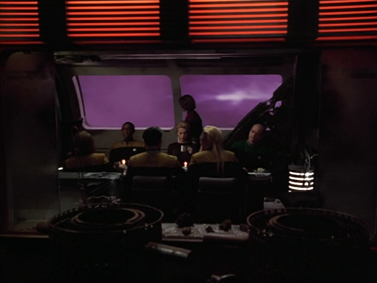 extant_StarTrek_VOY_4x09-YearOfHellPart2_00976.jpg