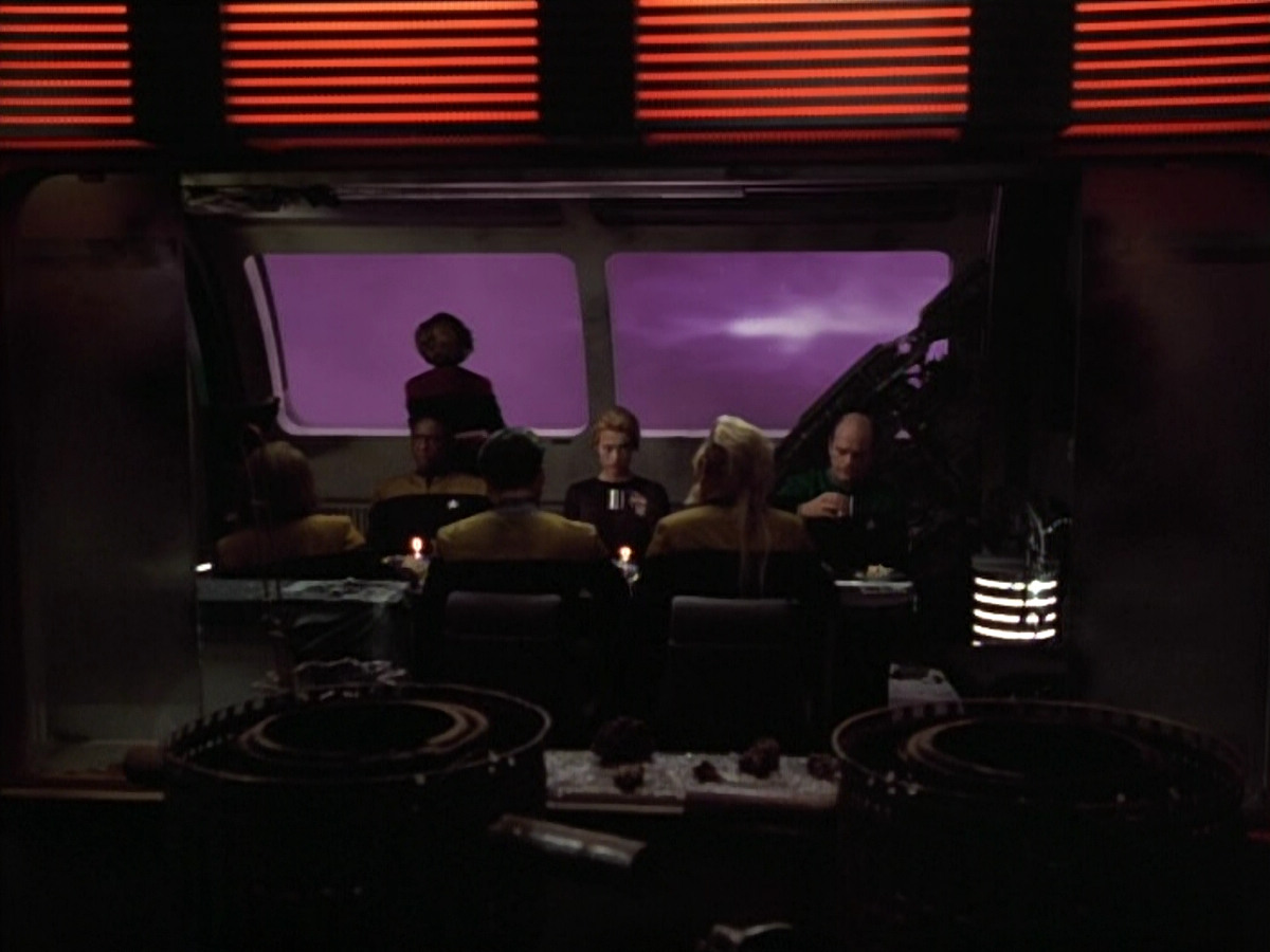 extant_StarTrek_VOY_4x09-YearOfHellPart2_00978.jpg