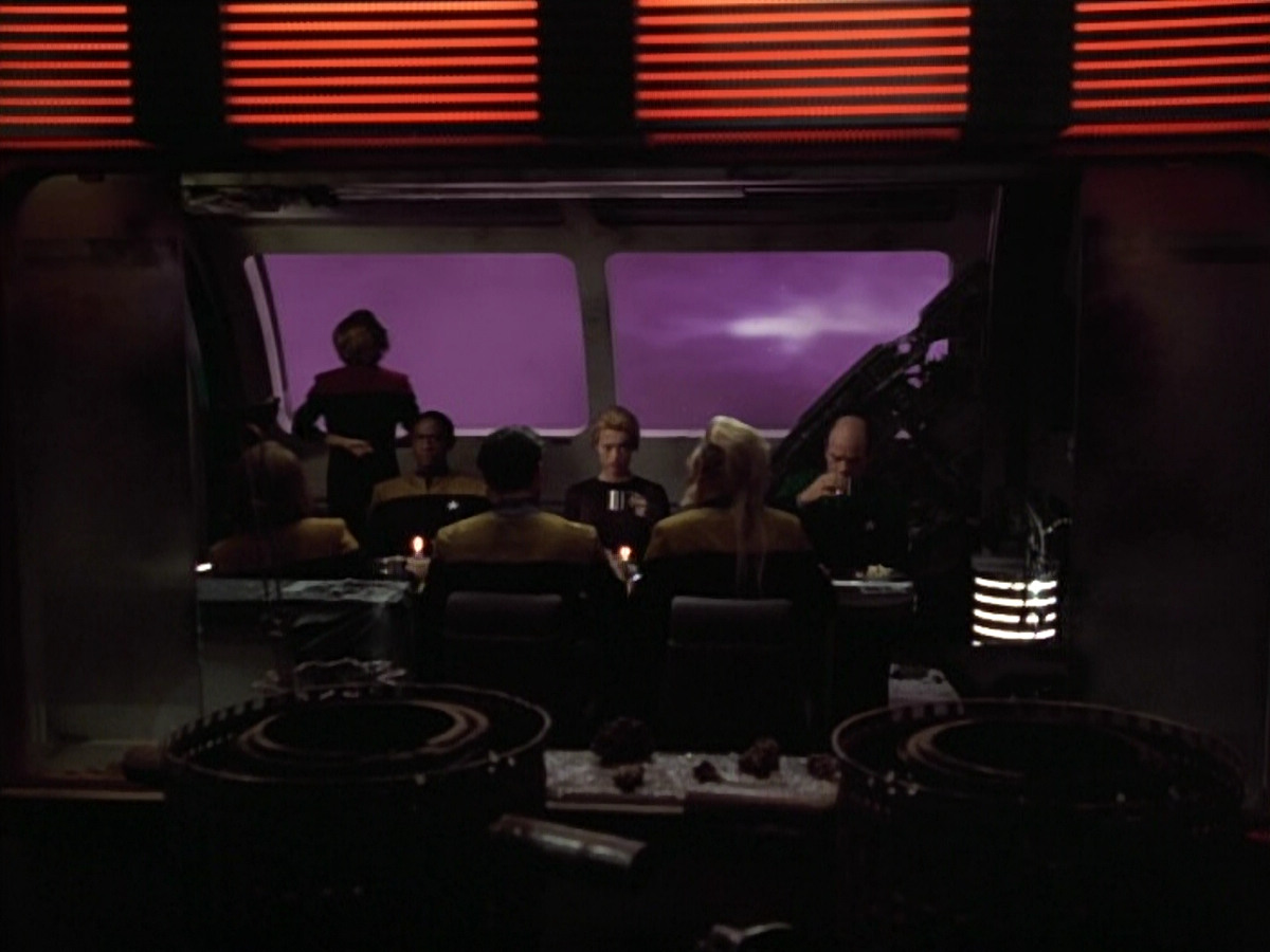 extant_StarTrek_VOY_4x09-YearOfHellPart2_00980.jpg