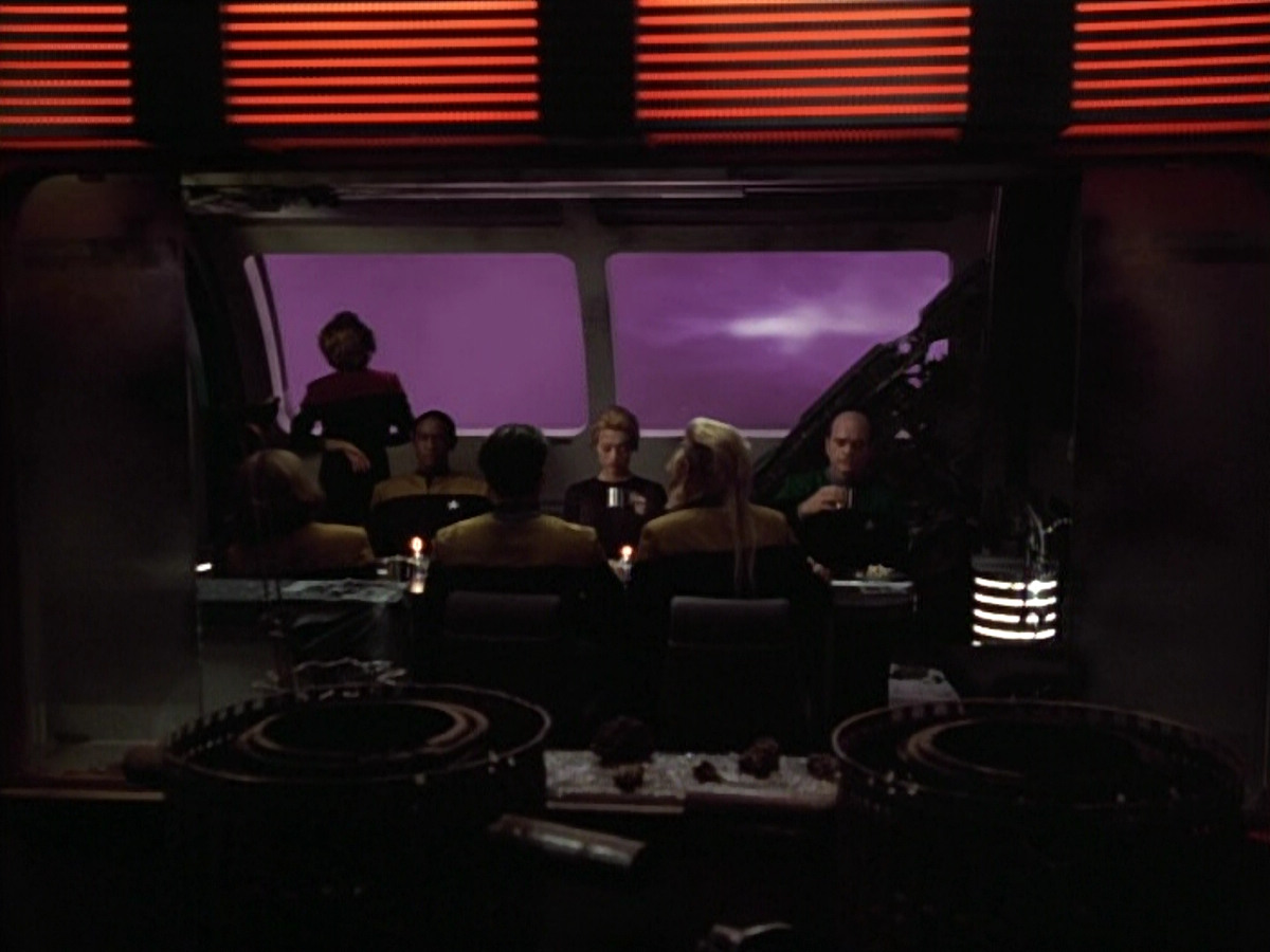 extant_StarTrek_VOY_4x09-YearOfHellPart2_00982.jpg