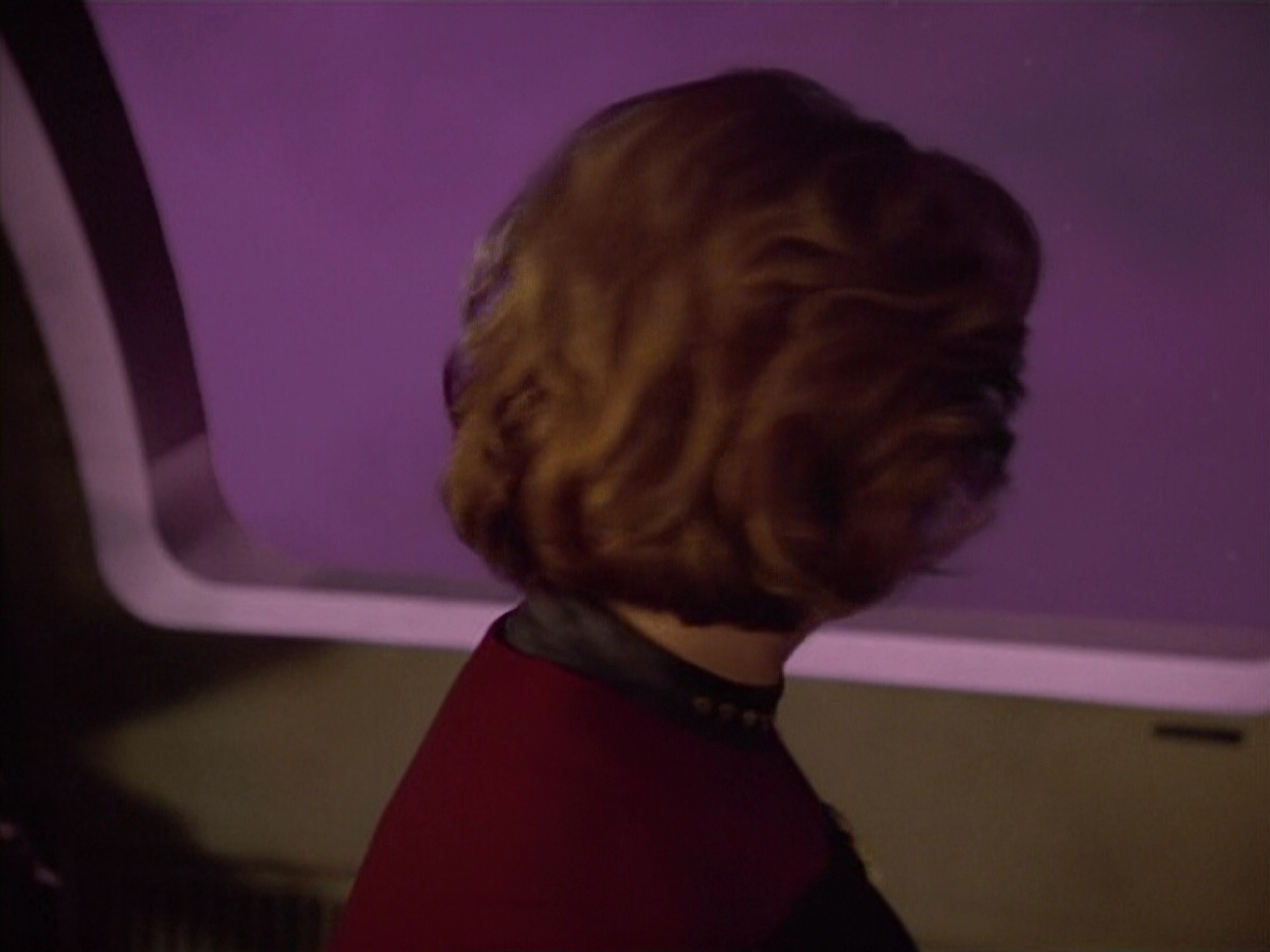 extant_StarTrek_VOY_4x09-YearOfHellPart2_01036.jpg