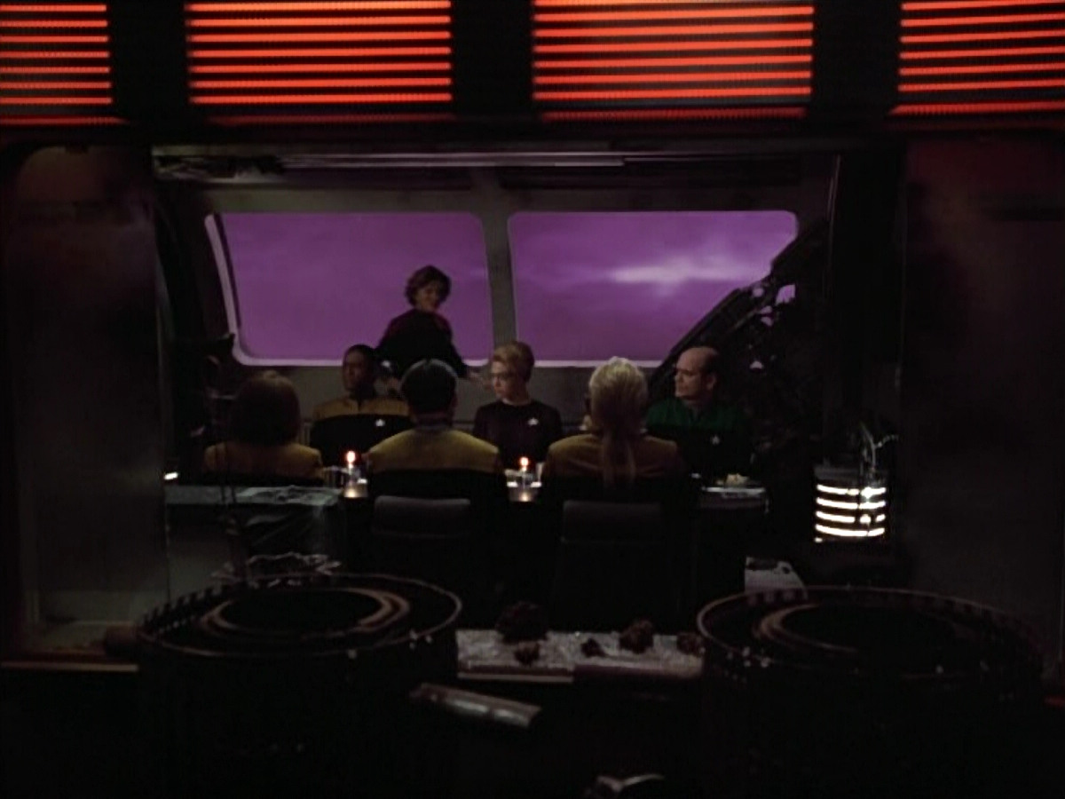 extant_StarTrek_VOY_4x09-YearOfHellPart2_01061.jpg