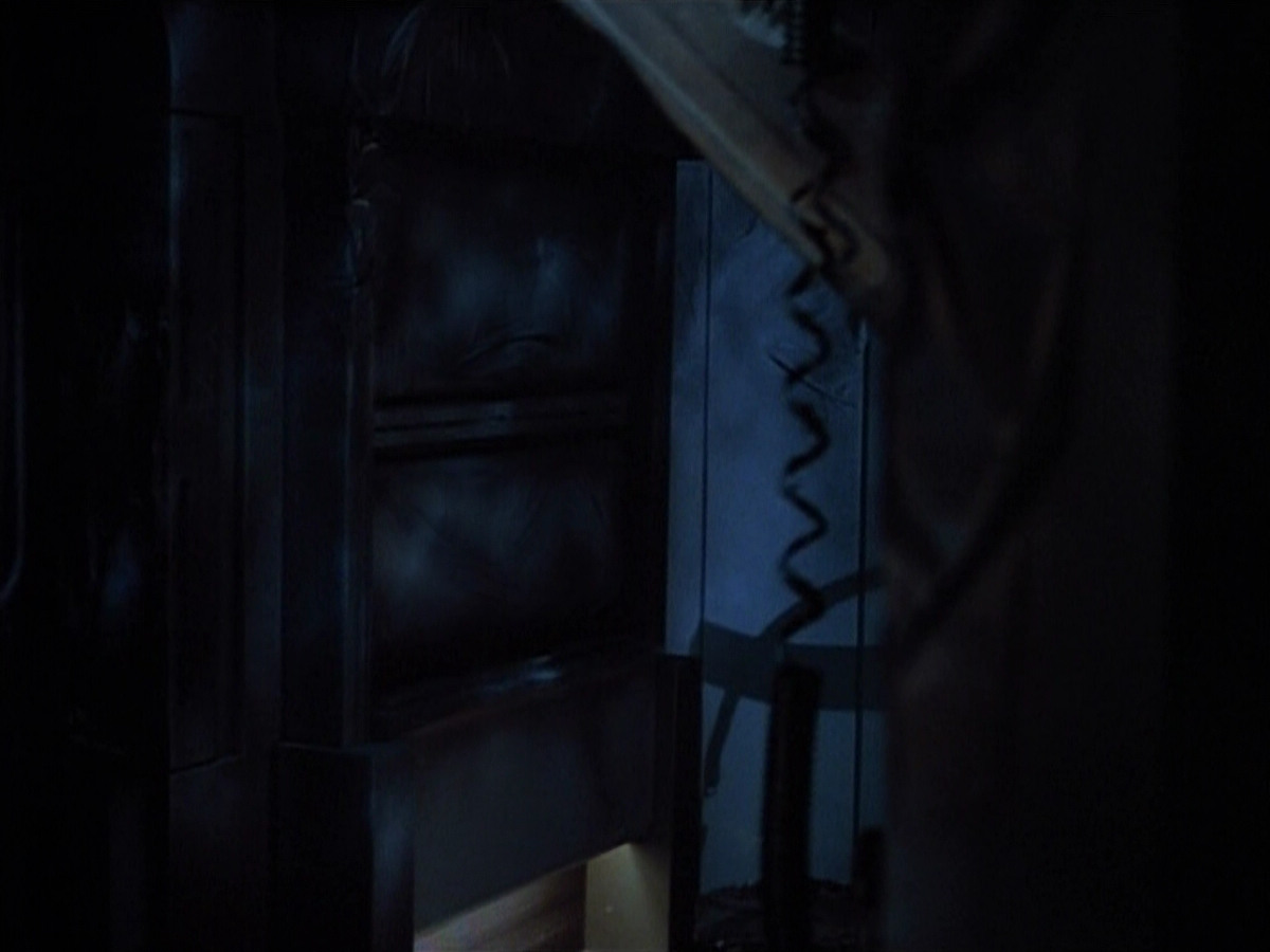 extant_StarTrek_VOY_4x09-YearOfHellPart2_01092.jpg