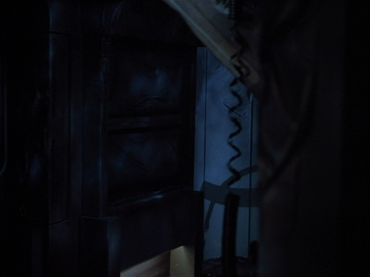 extant_StarTrek_VOY_4x09-YearOfHellPart2_01093.jpg