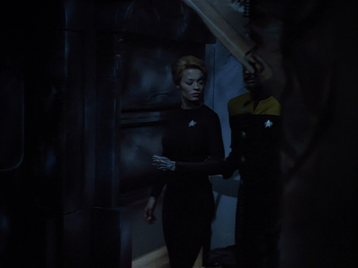 extant_StarTrek_VOY_4x09-YearOfHellPart2_01095.jpg